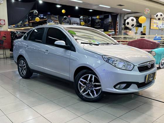 FIAT GRAND SIENA 1.6 MPI ESSENCE 16V FLEX 4P MANUAL FIAT GRAND SIENA 1.6 MPI ESSENCE 16V FLEX 4P MANUAL
